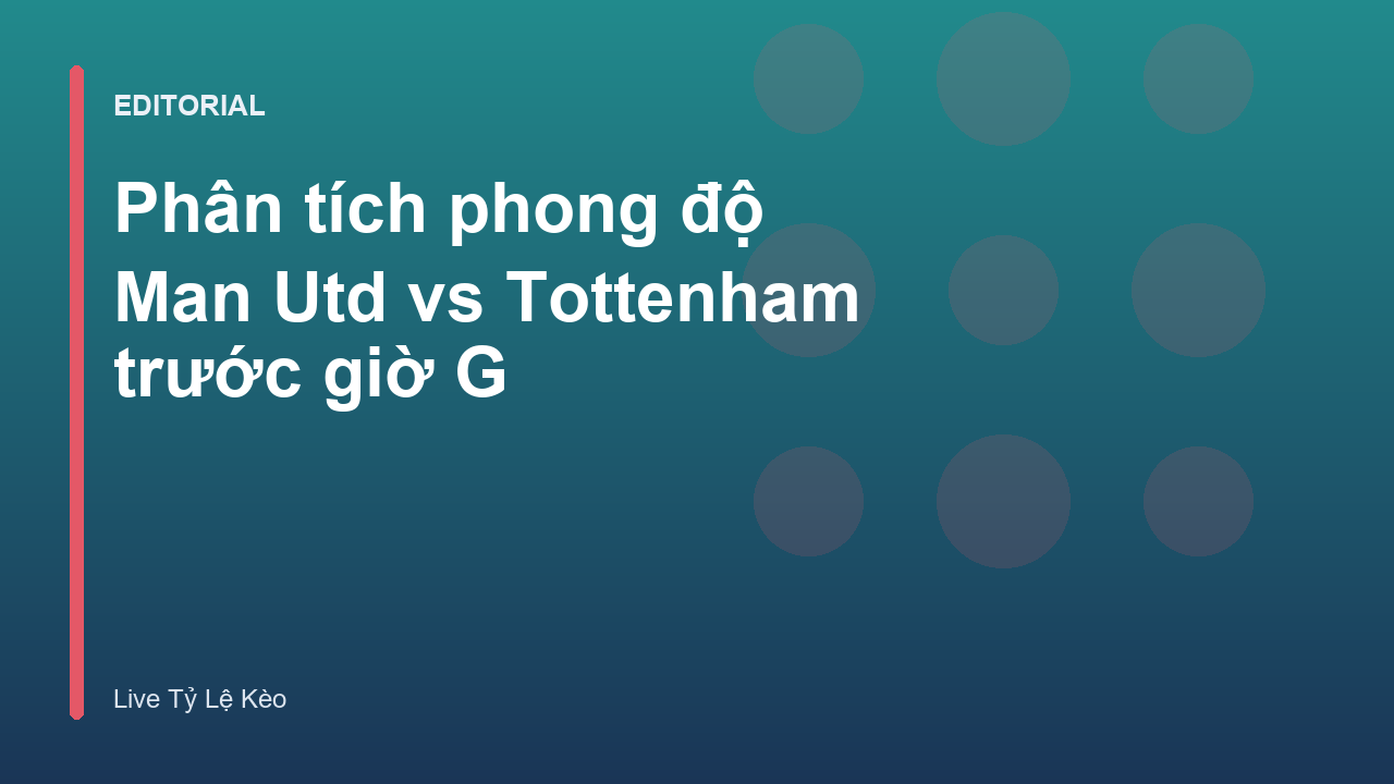 Cầu thủ Man Utd và Tottenham tranh chấp bóng trên sân cỏ